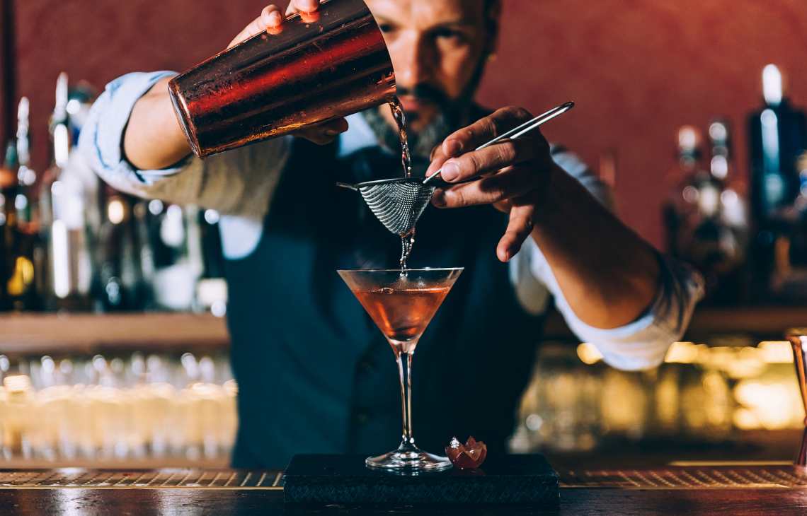 4 Tips to Hire the Best Bar Staff