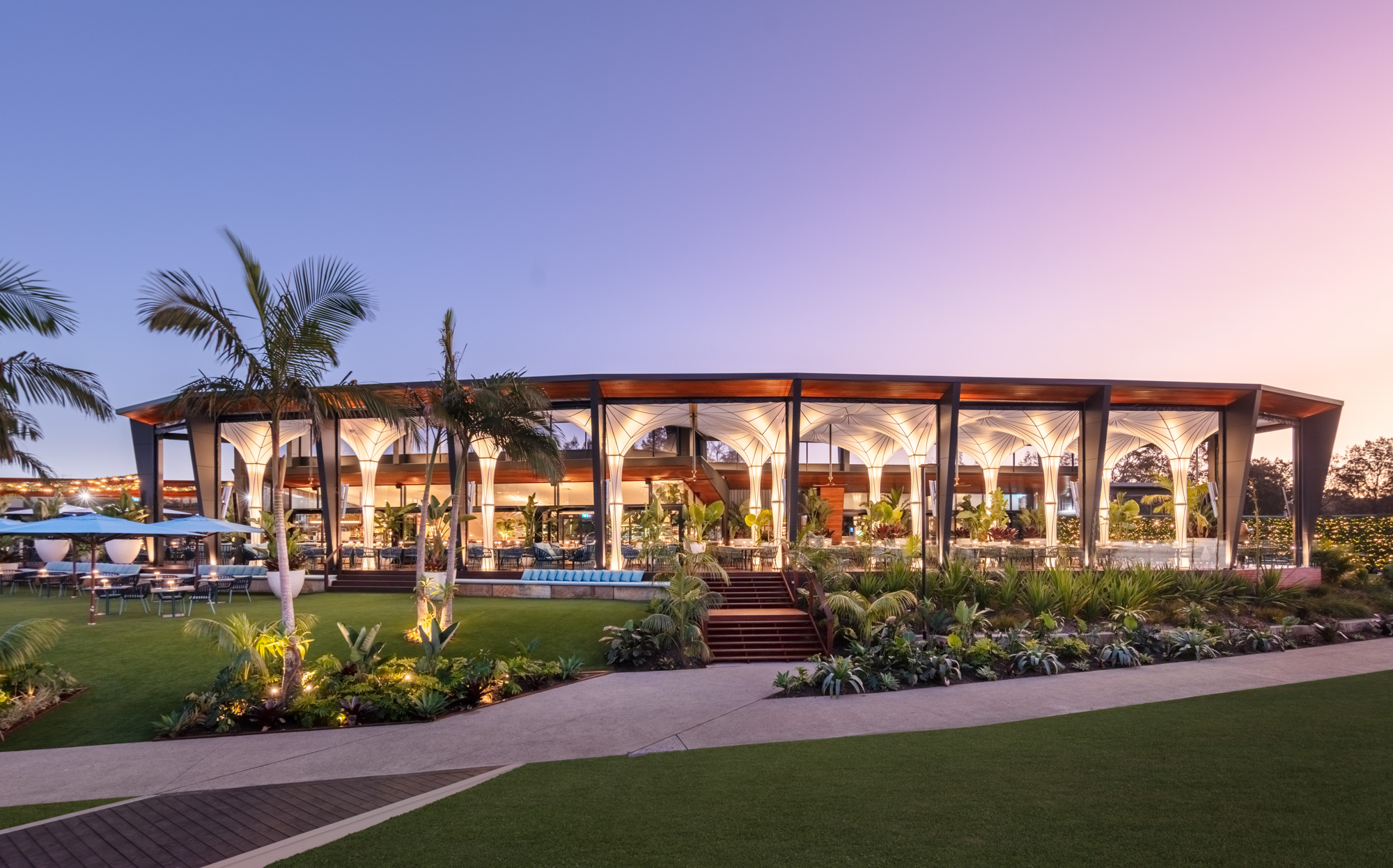 Apply now Waitstaff + Food/Drink Runners FOR LEADING RESTAURANT at 8